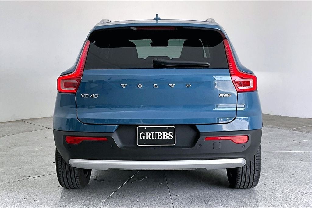 2025 Volvo XC40 B5 Core