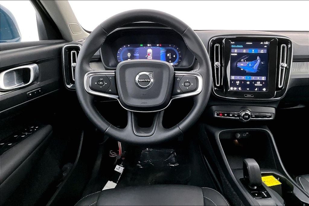 2025 Volvo XC40 B5 Core