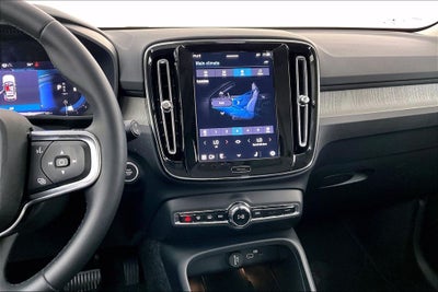 2025 Volvo XC40 B5 Core