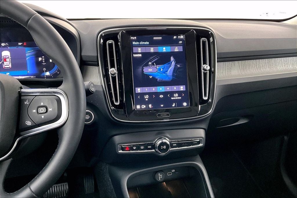 2025 Volvo XC40 B5 Core