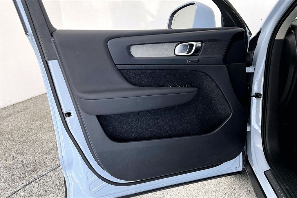 2024 Volvo XC40 B5 Core