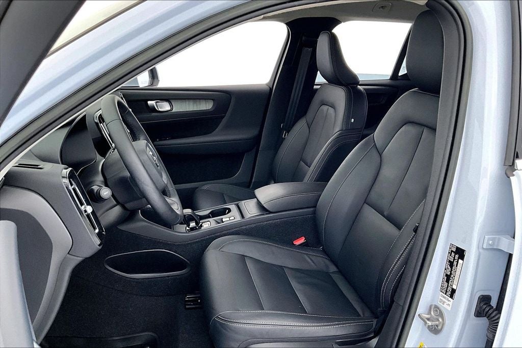 2024 Volvo XC40 B5 Core