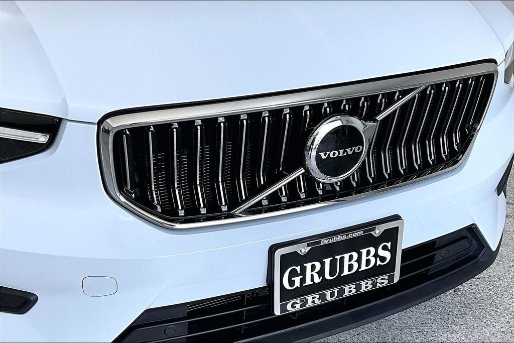 2024 Volvo XC40 B5 Core