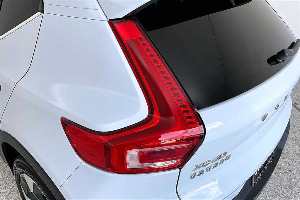 2024 Volvo XC40 B5 Core