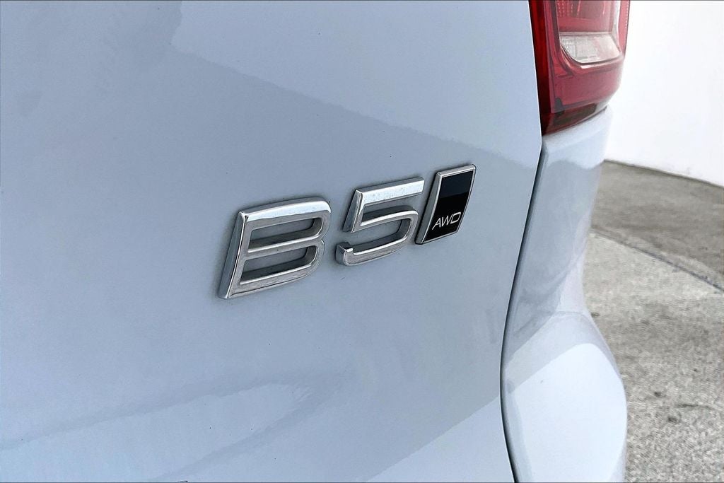 2024 Volvo XC40 B5 Core