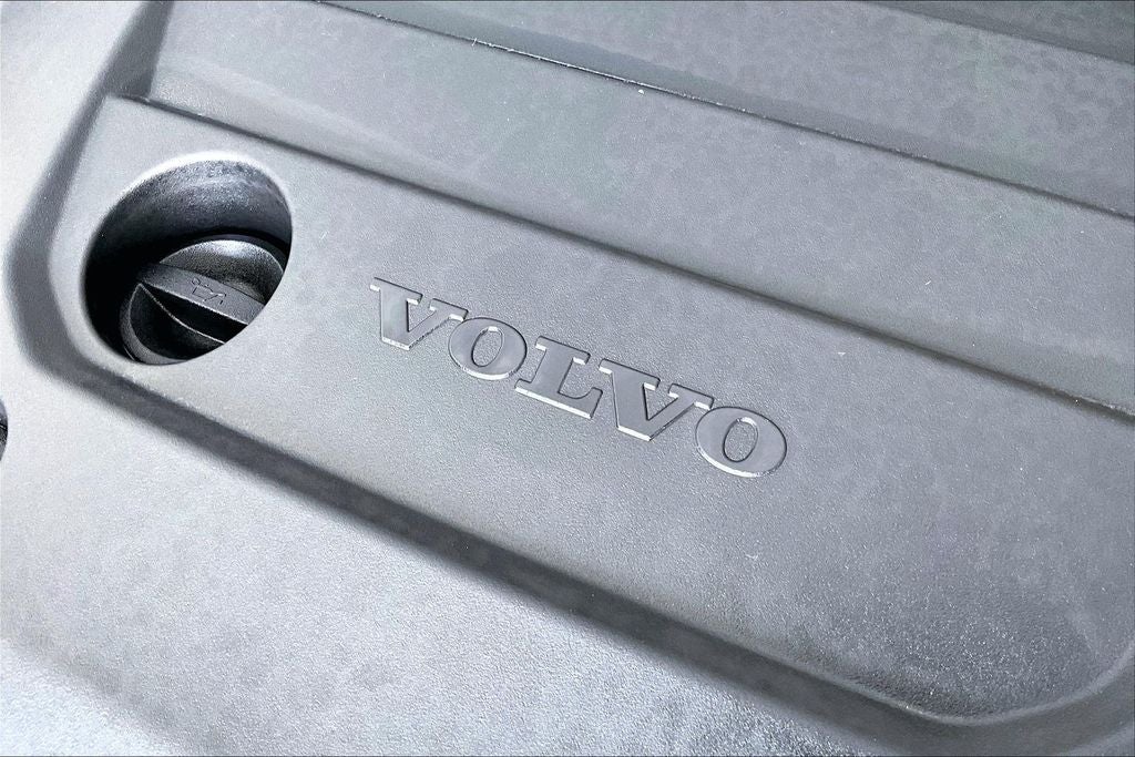 2024 Volvo XC40 B5 Core