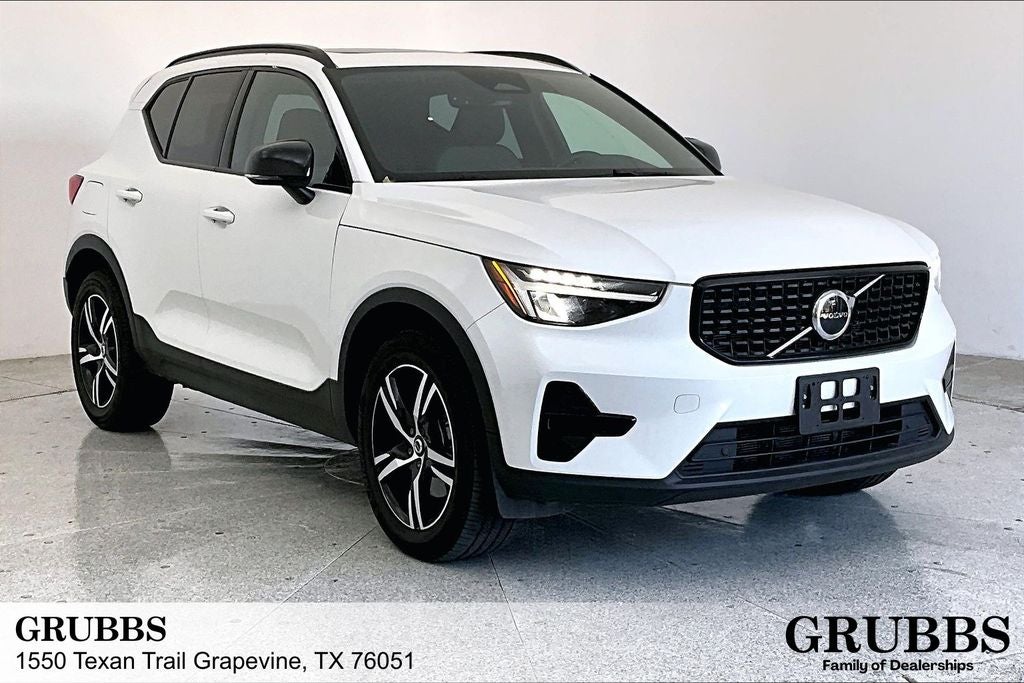 2024 Volvo XC40 B5 Core