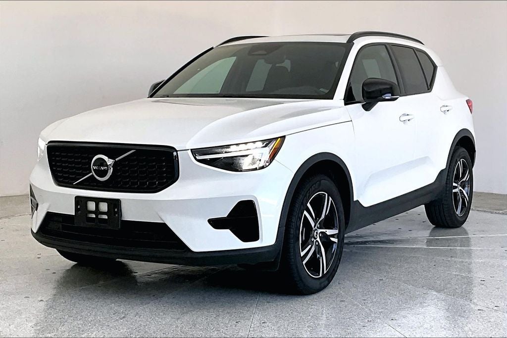 2024 Volvo XC40 B5 Core