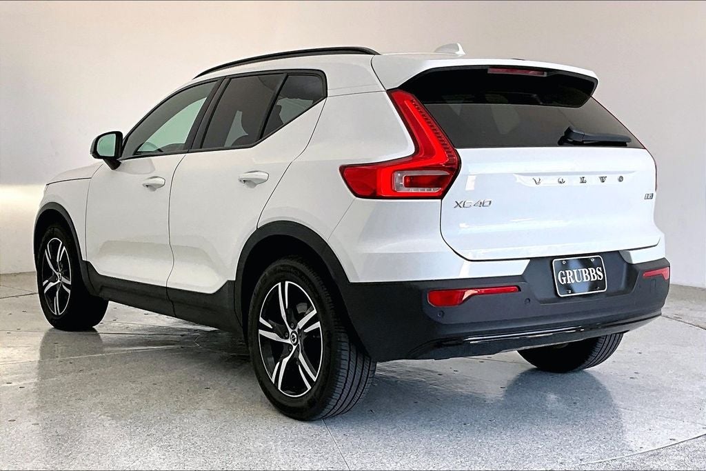 2024 Volvo XC40 B5 Core