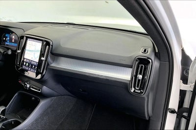 2024 Volvo XC40 B5 Core
