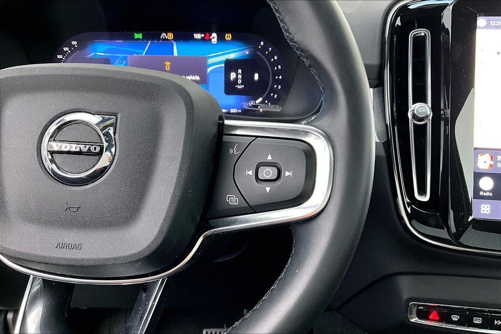 2024 Volvo XC40 B5 Core
