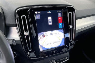 2024 Volvo XC40 B5 Core