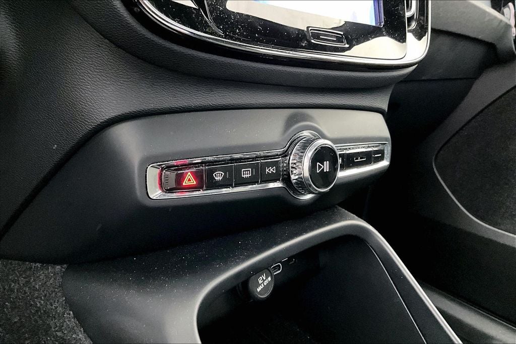 2024 Volvo XC40 B5 Core