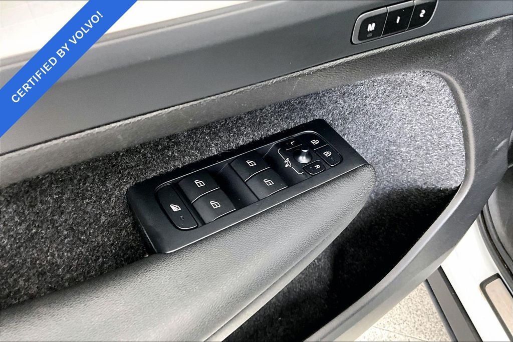 2024 Volvo XC40 B5 Core