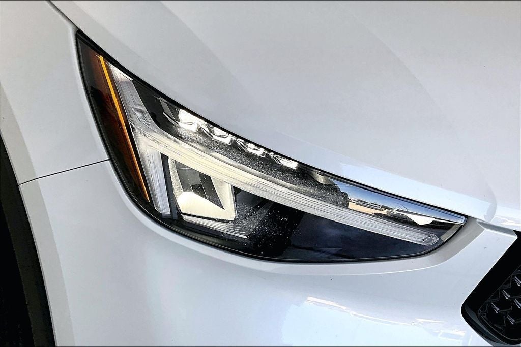 2024 Volvo XC40 B5 Core