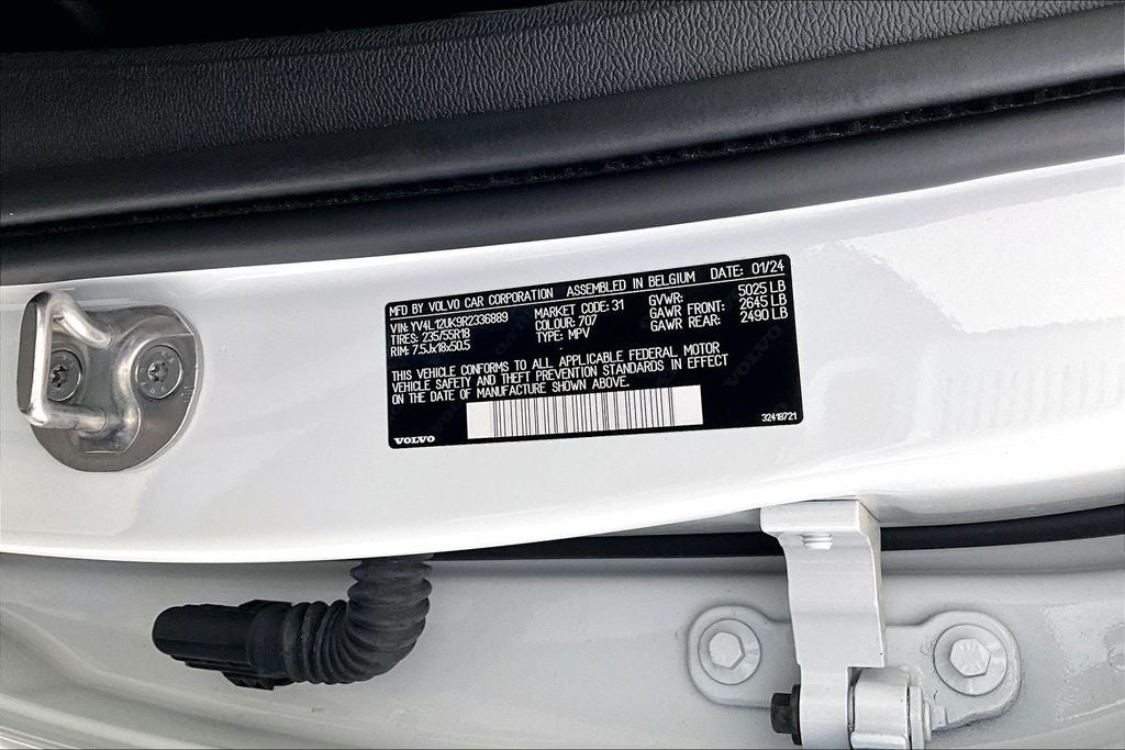 2024 Volvo XC40 B5 Core
