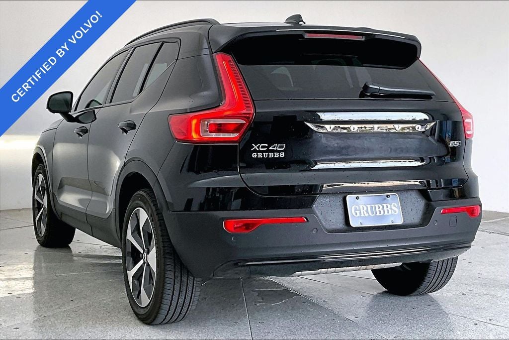 2024 Volvo XC40 B5 Plus Dark Theme