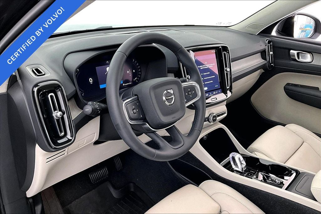 2024 Volvo XC40 B5 Plus Dark Theme