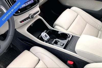 2024 Volvo XC40 B5 Plus Dark Theme