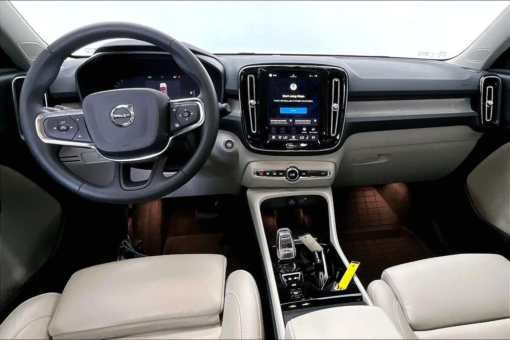2024 Volvo XC40 B5 Plus Dark Theme