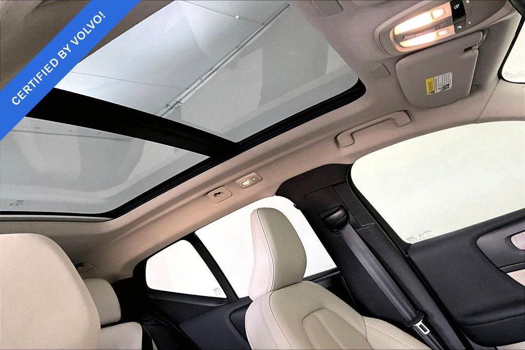 2024 Volvo XC40 B5 Plus Dark Theme