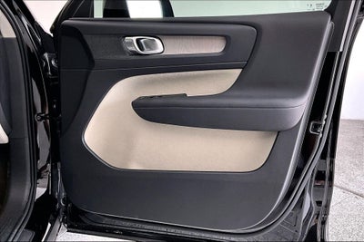2024 Volvo XC40 B5 Plus Dark Theme