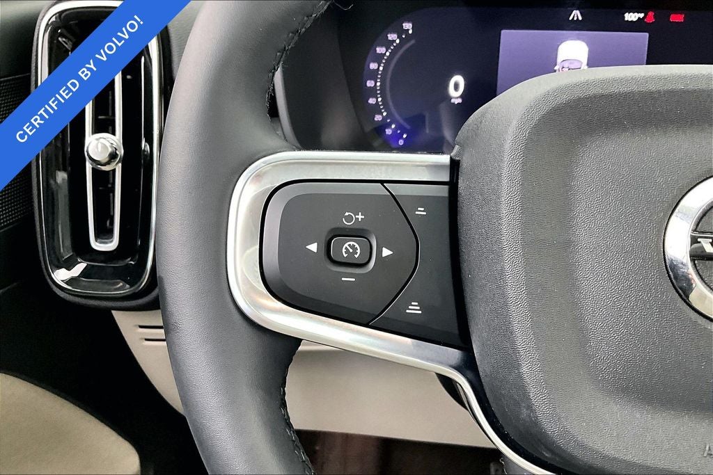 2024 Volvo XC40 B5 Plus Dark Theme