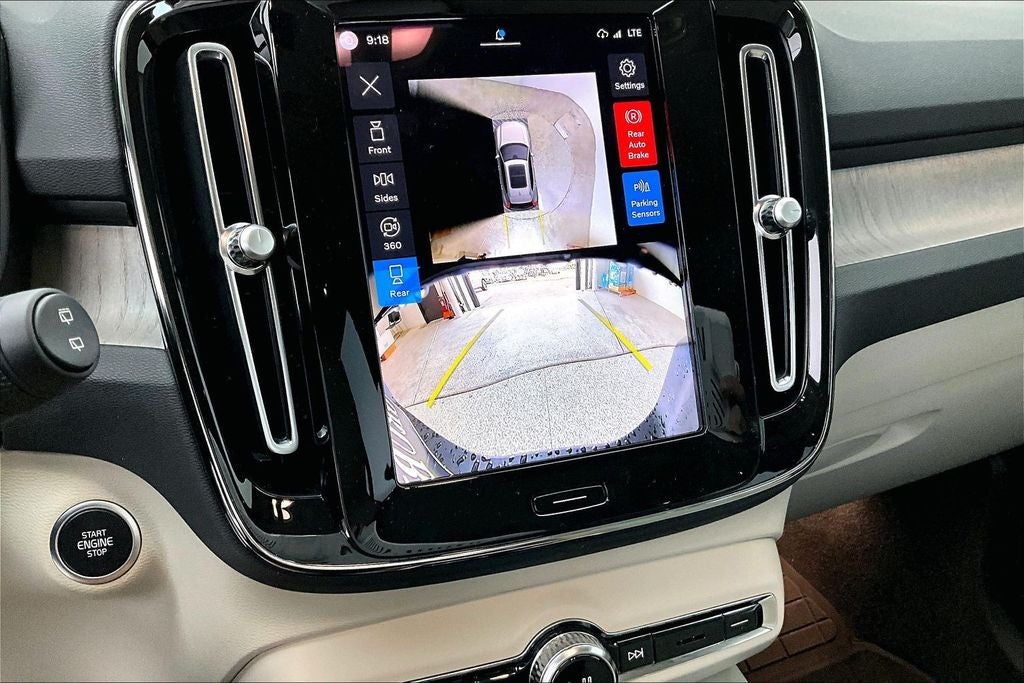 2024 Volvo XC40 B5 Plus Dark Theme