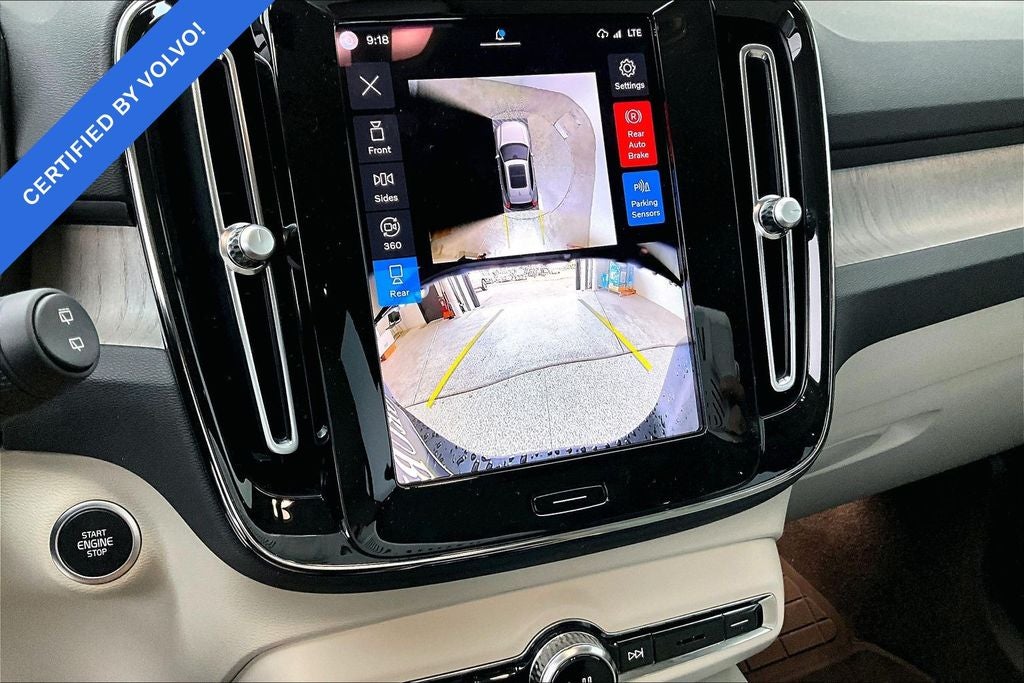 2024 Volvo XC40 B5 Plus Dark Theme