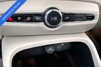 2024 Volvo XC40 B5 Plus Dark Theme