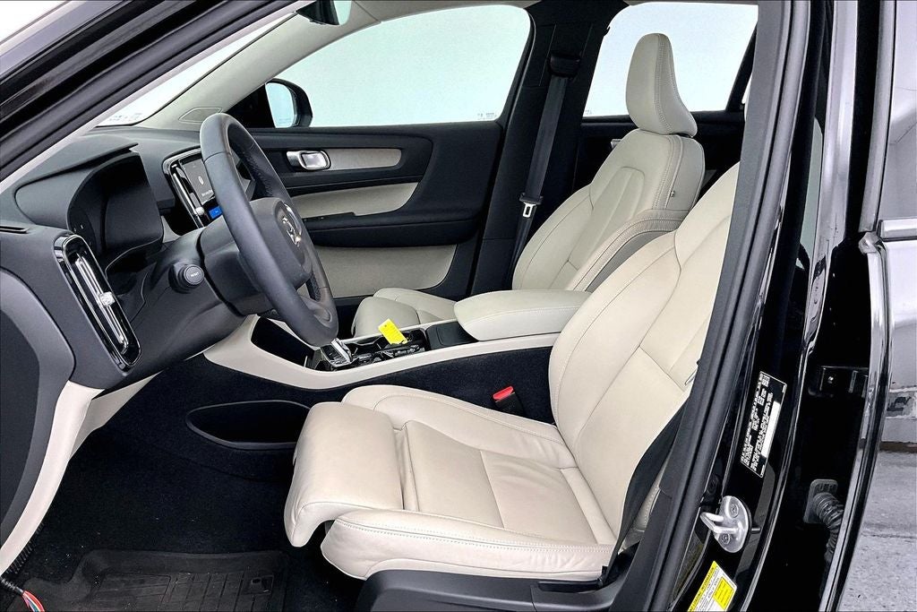 2024 Volvo XC40 B5 Plus Dark Theme