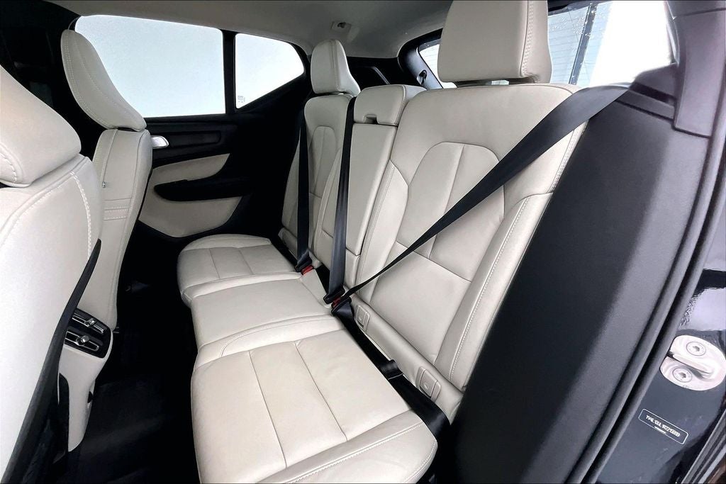 2024 Volvo XC40 B5 Plus Dark Theme