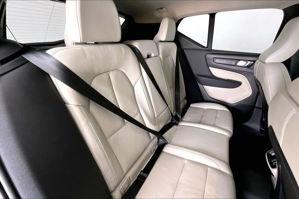 2024 Volvo XC40 B5 Plus Dark Theme