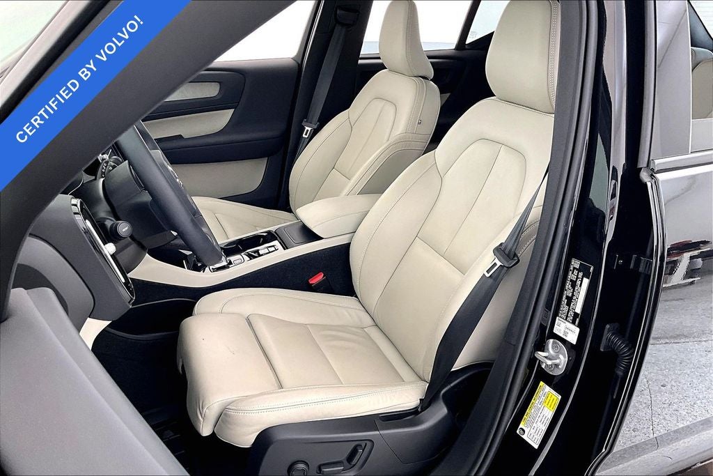 2024 Volvo XC40 B5 Plus Dark Theme