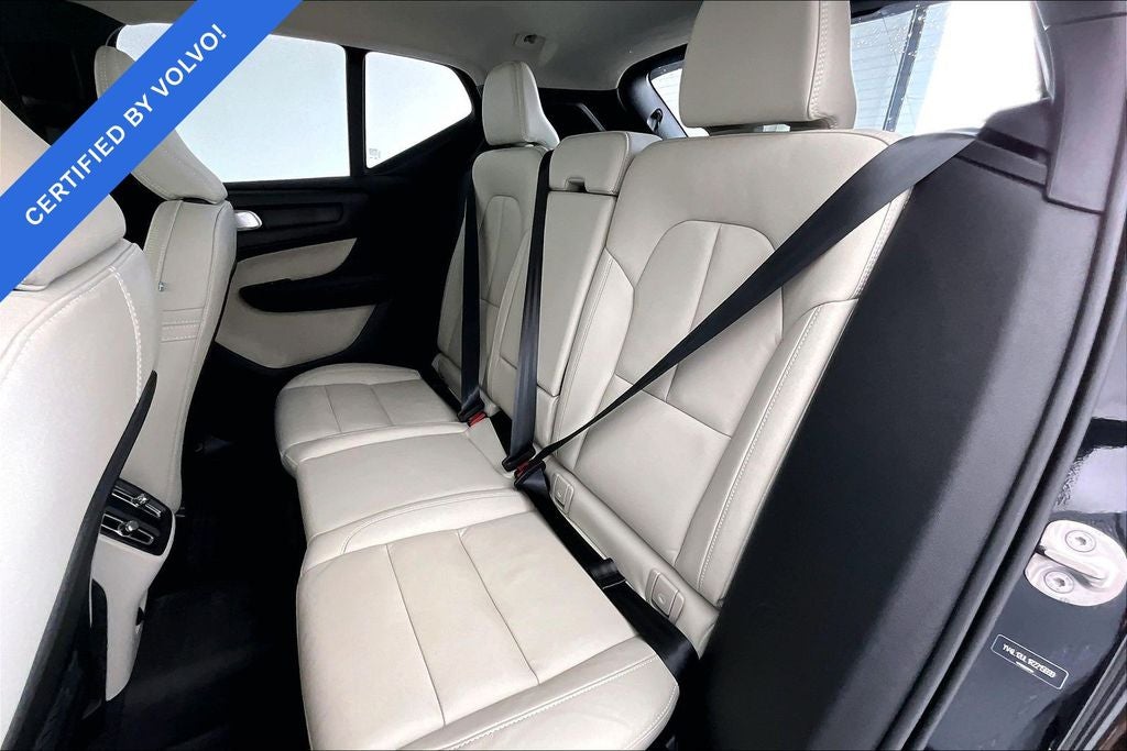 2024 Volvo XC40 B5 Plus Dark Theme