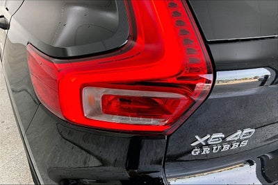 2024 Volvo XC40 B5 Plus Dark Theme