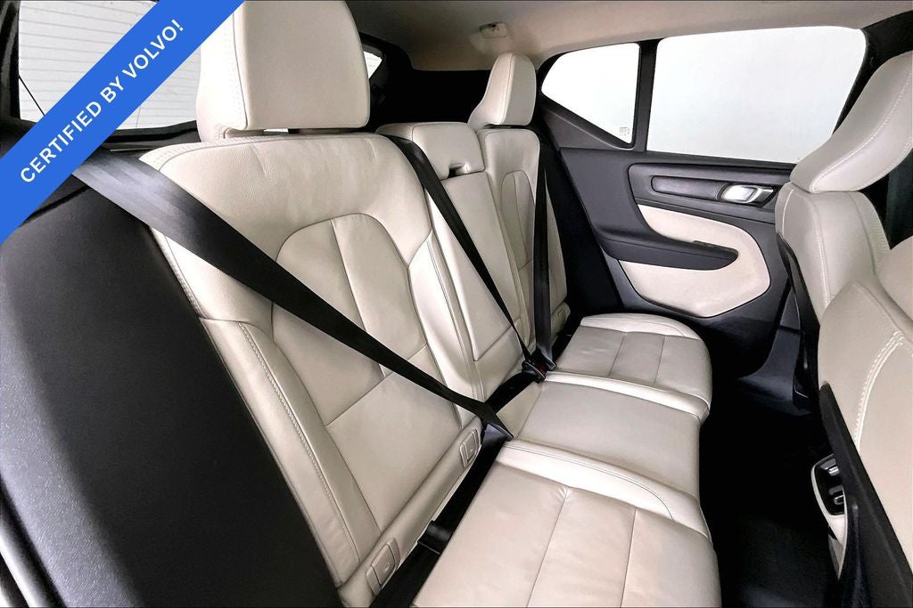 2024 Volvo XC40 B5 Plus Dark Theme
