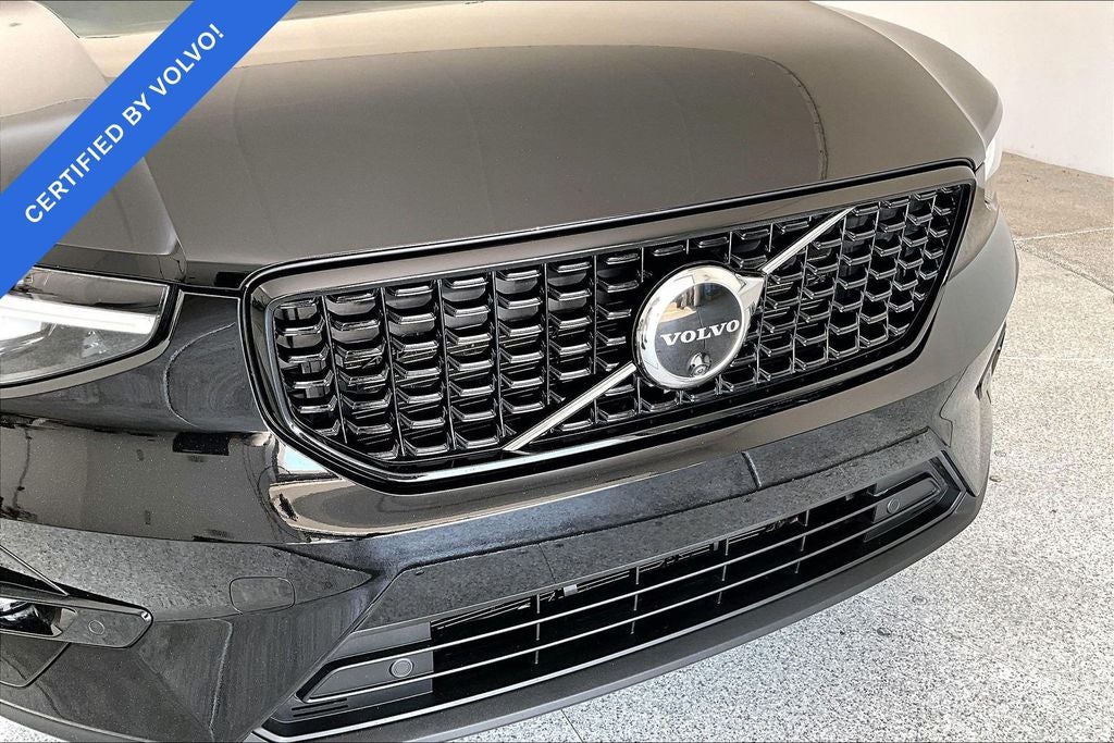 2024 Volvo XC40 B5 Plus Dark Theme