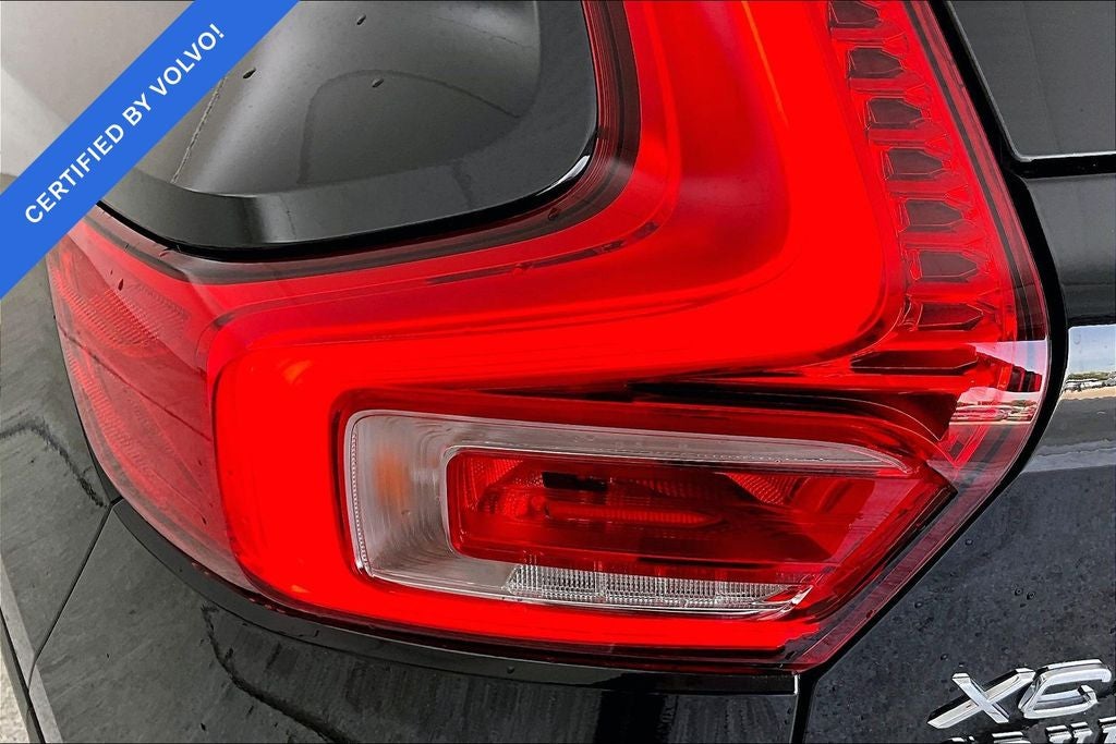 2024 Volvo XC40 B5 Plus Dark Theme