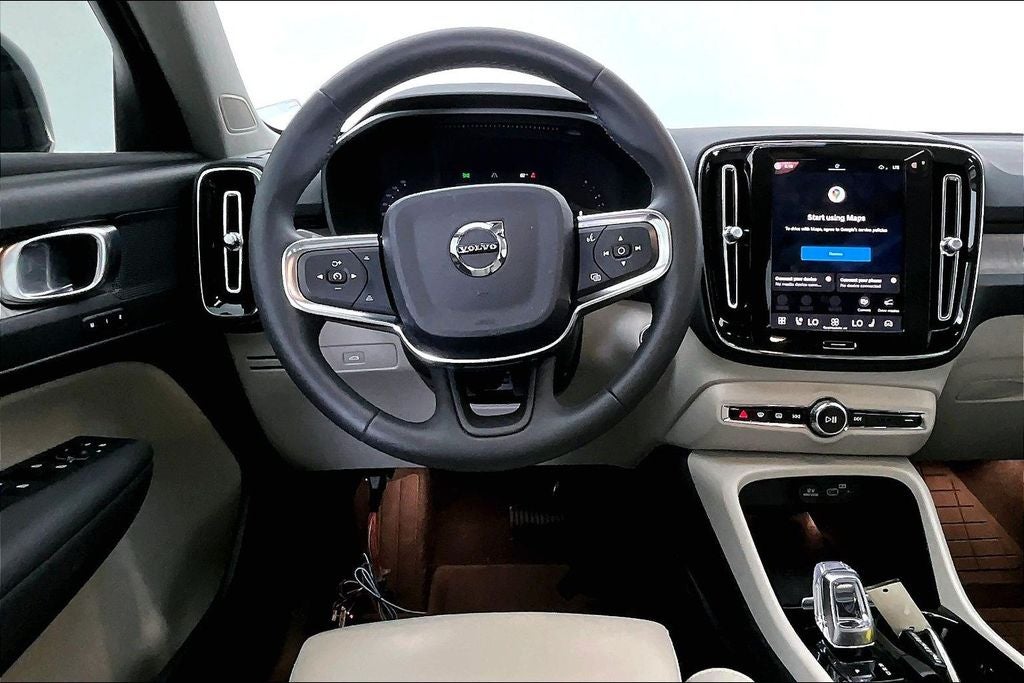 2024 Volvo XC40 B5 Plus Dark Theme