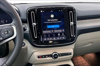 2024 Volvo XC40 B5 Plus Dark Theme