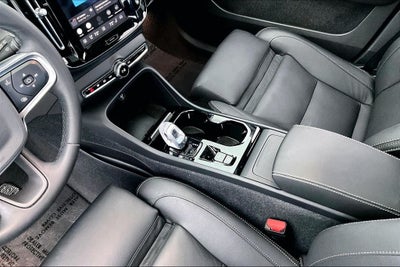 2024 Volvo XC40 B5 Plus Dark Theme