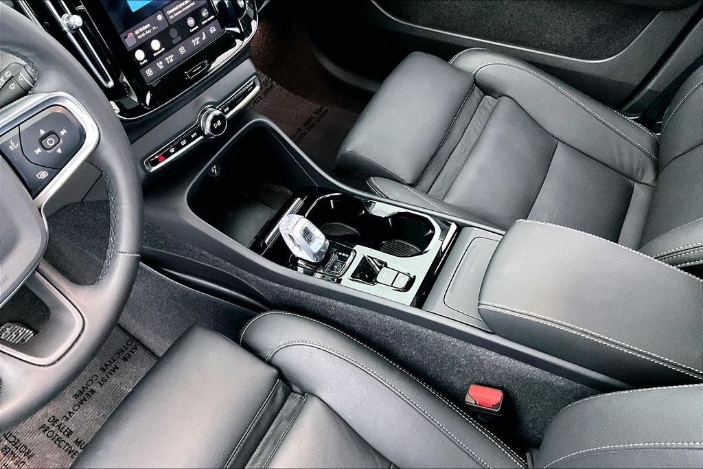 2024 Volvo XC40 B5 Plus Dark Theme