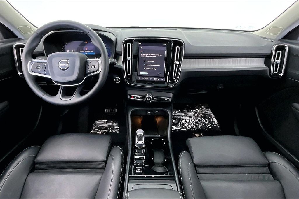 2024 Volvo XC40 B5 Plus Dark Theme