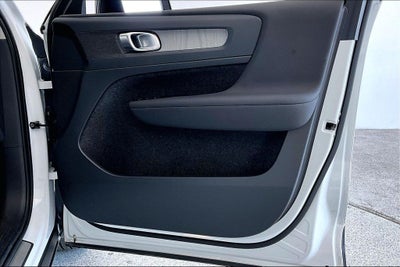 2024 Volvo XC40 B5 Plus Dark Theme