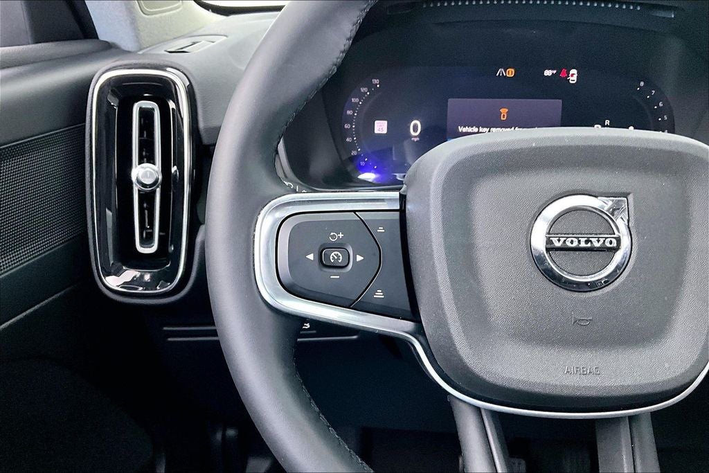 2024 Volvo XC40 B5 Plus Dark Theme