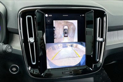 2024 Volvo XC40 B5 Plus Dark Theme