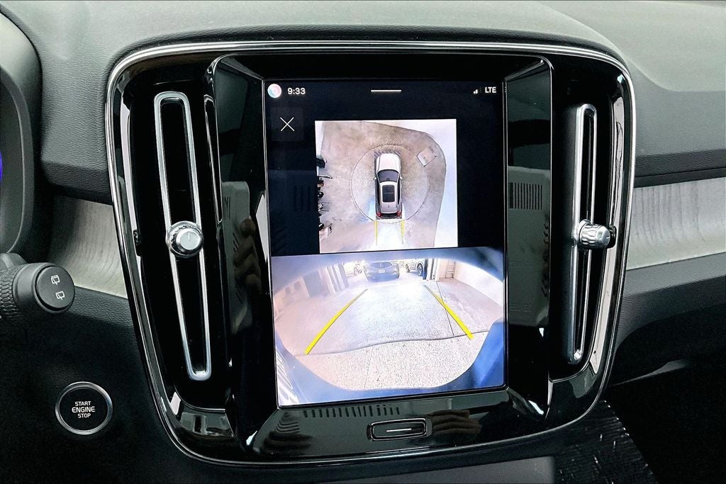 2024 Volvo XC40 B5 Plus Dark Theme