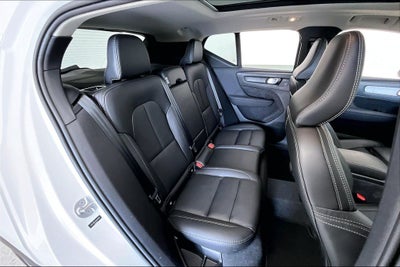 2024 Volvo XC40 B5 Plus Dark Theme
