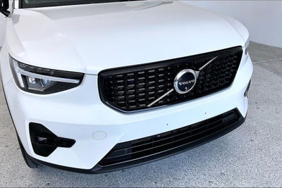 2024 Volvo XC40 B5 Plus Dark Theme